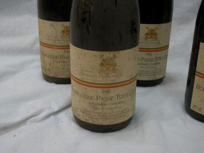 null 5 bouteilles de Bourgogne Passe-tout-grain, Vicomte Bernard de Romanet, 1982...