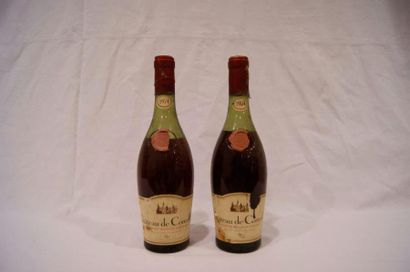 null 2 bouteilles de Baujolais, Château de Corcelles, 1974. (1 étiquette déchirée,...