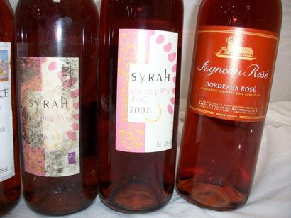 null Lot de cinq bouteilles de vin rosé: Sirah 2006 et 2007, Cote de Provence 1994...
