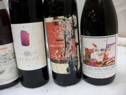 null Lot de 5 bouteilles de vin rouge: Beaujolais Villages 1994 et 1983, Merlot 2003,...