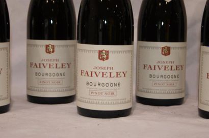 null 6 Bouteilles de Pinot Noir , Joseph FAIVELEY .2011