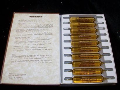 null "Traitement de choc" Série d'ampoules de whisky, dans une boîte en forme de...
