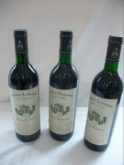 null 3 bouteilles de de Haut Médoc, Château de Lanessan, 1989