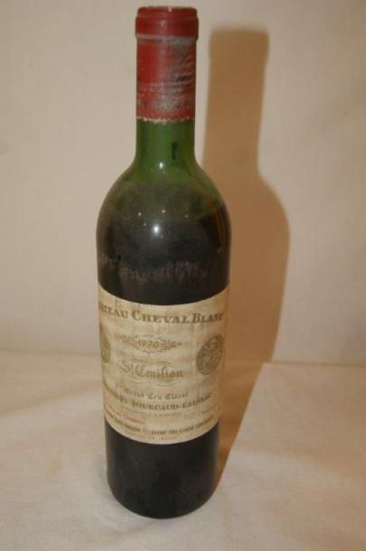 null 1 bouteille de Chateau Cheval Blanc, 1970 (es, B, capsule abimée)