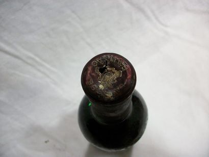 null 1 bouteille de La Rose Pauillac, 1967; es b capsule abimée