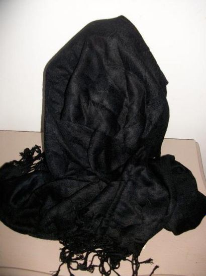 null Echarpe Pashmina noire .67x170 cm (70% Pashima et 30% soie).TBE