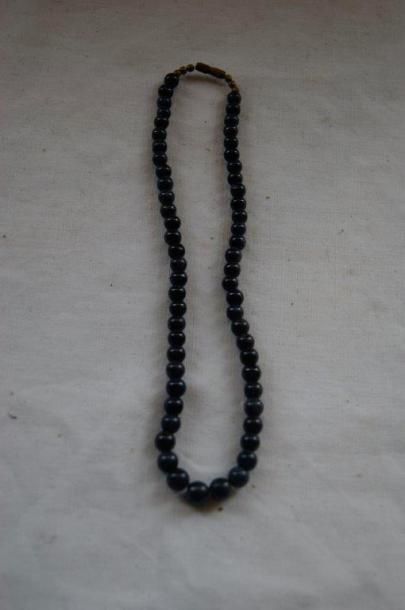 null Petit collier en lapis lazuli. Long.: 40 cm