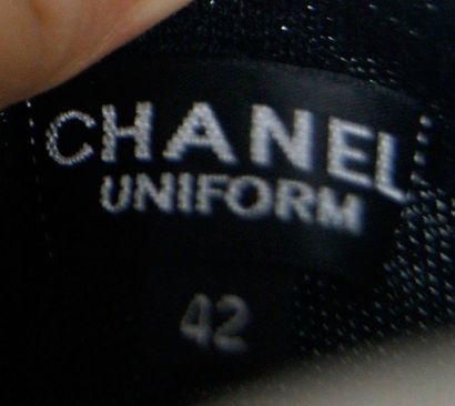 null CHANEL Uniform Gilet manches courtes en laine noire. Taille 42 cm