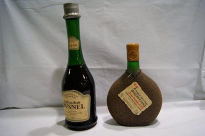 null Lot comprenant une bouteille d'Armagnac Ducastaing et une bouteille de Calvados...