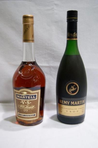 null Lot de 2 bouteilles de cognac : Martell et Remy Martin (Fine Champagne).
