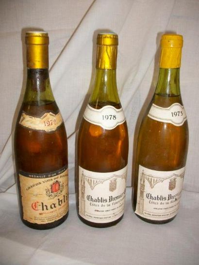 null Lot de 3 bouteilles de Chablis : Grare 1972 (LB, bouchon bas), Premier Cru Côtes...