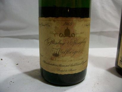 null 2 bouteilles de vin blanc : 1 de Gros Plant du Pays Nantais, Cave de La Perrière,...