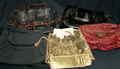 null Lot composé de 5 sacs à mains en simili cuir et tissu, une ceinture Mexx.