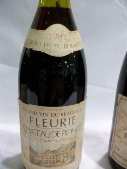null 3 bouteilles de vin rouge : 2 bouteilles de Beaujolais (1985 et 1993) et une...