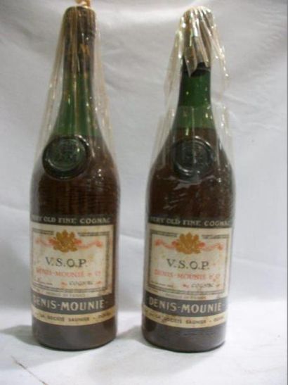 null 2 bouteilles de Cognac VSOP Denis Mounié. Dans leur boîte (tâché).
