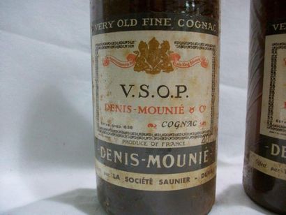 null 2 bouteilles de Cognac VSOP Denis Mounié. Dans leur boîte (tâché).