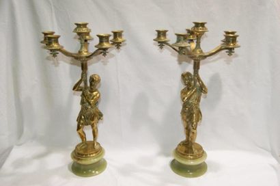 null Paire de candélabres en bronze et onyx, à décor de figures masculines. Haut.:...