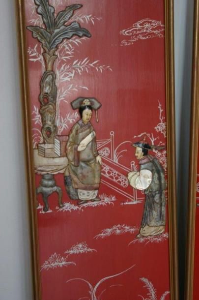 null CHINE Ensemble de quatre panneaux en bois laqué rouge, orné de personnages en...