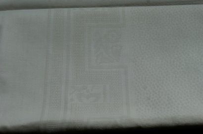 null Nappe en coton blanc damassé.160x300 cm (légères taches)
