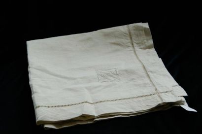null Paire de tais d’oreillers en métis blanc brodé, bordure ajourée.66x64 cm, T...