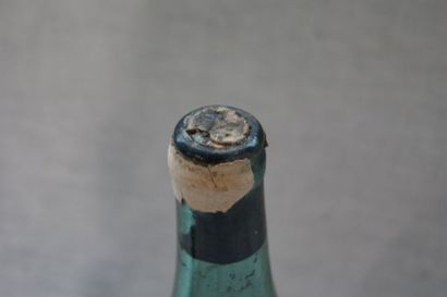 null 1 bouteille de Vosne-Romanée, 1949 (esa, niveau très bas, dépôt)