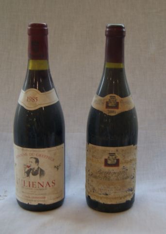 null Lot de deux bouteilles de vin rouge : Juliénas 1985 et Hautes Cotes de Beaune,...