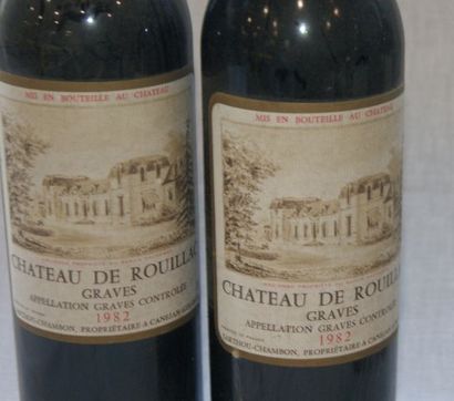 null 2 bouteilles de Graves, Château de Rouillac, 1982.
