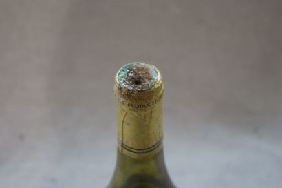 null 1 bouteille de vin rouge sans étiquette, Chateauneuf du Pape (?, porte la devise...