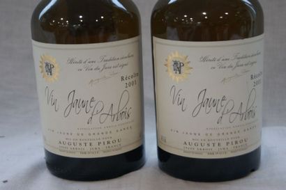 null 2 bouteilles de vin jaune d'Arbois, 2001.
