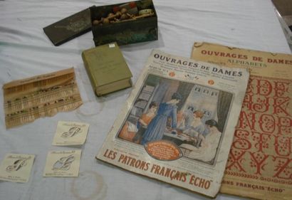 null Lot comprenant deux fascicules sur les ouvrages de dames, l'encyclopédie des...