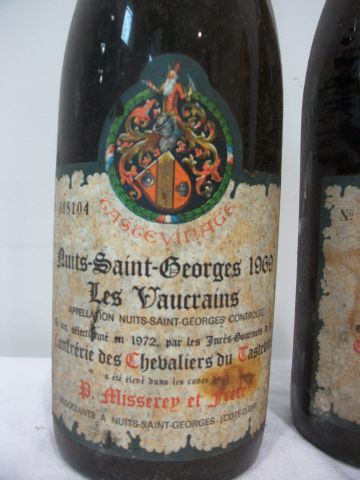 null 2 bouteilles de Nuits Saint Georges, Les Vaucrains, P Misserey frères (1969),...