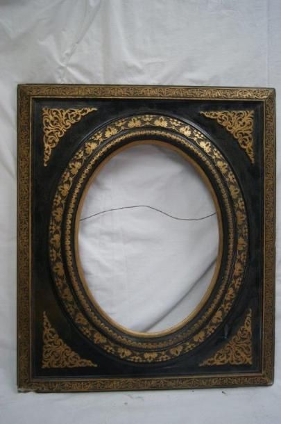 null Cadre en bois noirci et doré. Style Napoléon III. 66 x 57 cm, intérieur (ovale)...