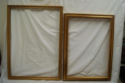 null Lot de deux cadres en bois doré. Extérieurs : 70 x 52 cm et 75 x 55 cm Intérieurs...