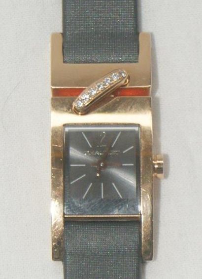 null CHAUMET Montre-bracelet de dame , boitier rectangulaire en or jaune ( 750/1000)...