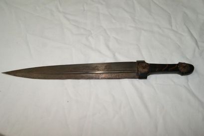 null Caucase, dague "Kama", XIXe siècle. Long.: 40 cm Sans fourreau.