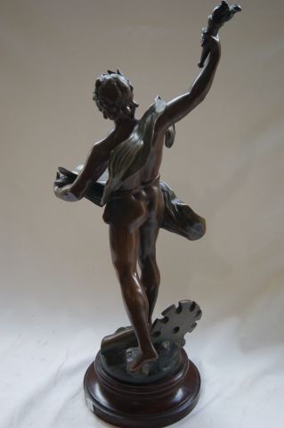 null D'après Auguste MOREAU "Le Génie des Sciences" Sculpture en régule, à patine...