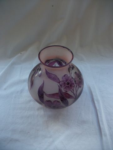 null D'ARGYL Vase en pâte de verre, à décor de végétaux. Haut.: 15 cm