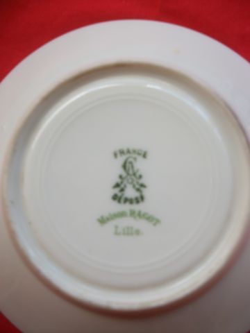 null LILLE (Arago) Paire de tasses et leurs sous-tasses en porcelaine blanche, à...