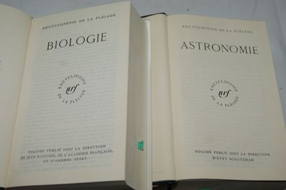 null Encyclopédie de La Pléiade, Lot de 2 volumes :"Astronomie" (1962) et "Biologie"...