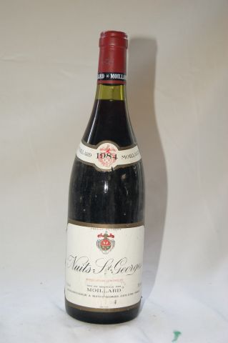 null 1 bouteilles de Nuits Saint Georges, comaine Moillard, 1984.