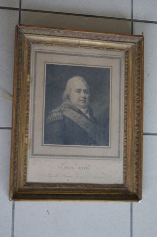 null D'après Gérard, "Portrait de Louis XVIII". Gravure en noir. cadre en bois stuqué...