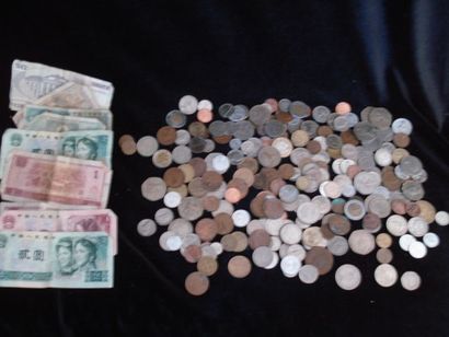 null MONDE (Europe, Turquie, Russie, Chine ...) Petit lot de monnaies et billets...