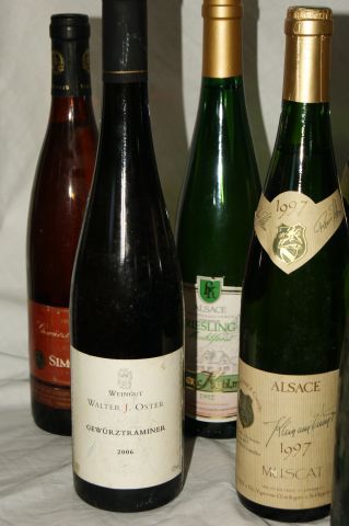 null Lot de 15 bouteilles de vins d'Alsace : Gewurztraminer, Pinot Blanc, Riesling....