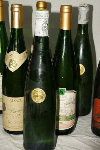 null Lot de 15 bouteilles de vins d'Alsace : Gewurztraminer, Pinot Blanc, Riesling....