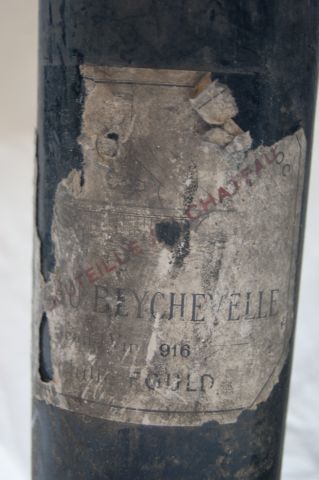 null 2 bouteilles de Château BEYCHEVELLE, Saint Julien, Achille FOULD, 1916. (étiquettes...