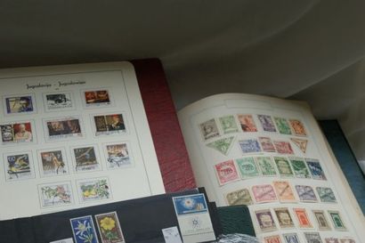 null EUROPE Lot de 3 albums de timbres.