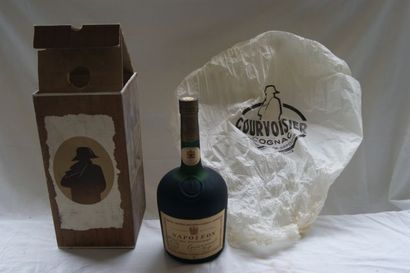null 1 bouteille de cognac Courvoisier, "Napoléon". Haut.: 30 cm Dans sa boîte.