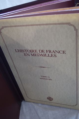 null L'Histoire de France en médailles
Suite de 100 médailles en argent réunies dans...