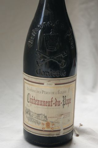 null 1 bouteille de Chateauneuf du Pape, Domaine des Pères de l'Eglise, 2000.