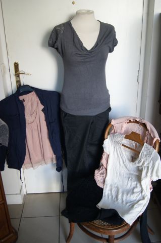 null Lot de vêtements femme comprenant 3 pulls Kookaï (T.0 et 1), un pantalon MEXX...